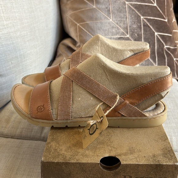 Born Women’s Atiana Strappy Slingback Comfort Flat Sandal Tan Leather Size 11 - Picture 5 of 10